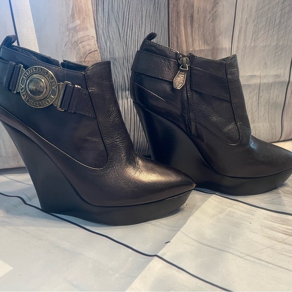 Burberry Wedge Leather Ankle Boots 🔥GUC🔥 Cert. Authentic Sz 38 (US 7) - Picture 1 of 10